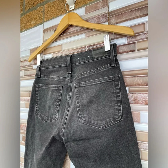 SOMETHING
NAVY Skinny Jeans with slit hem. Size 26 - Picture 9 of 13